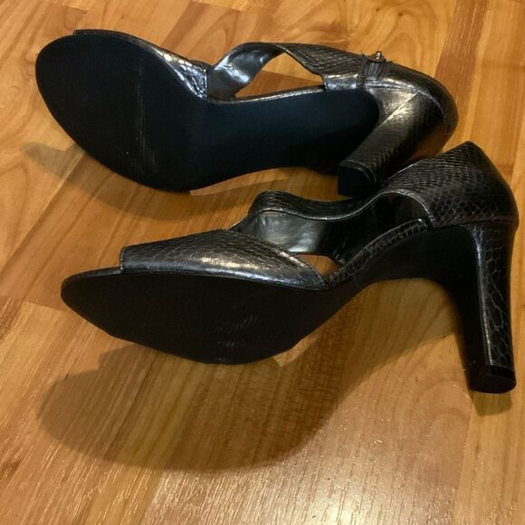 Papell Boutique Black Snakeskin Heels - Picture 4 of 4
